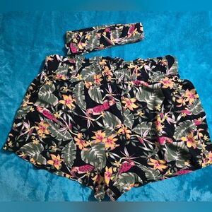 Women's Tropical Print Belted Shorts Size L